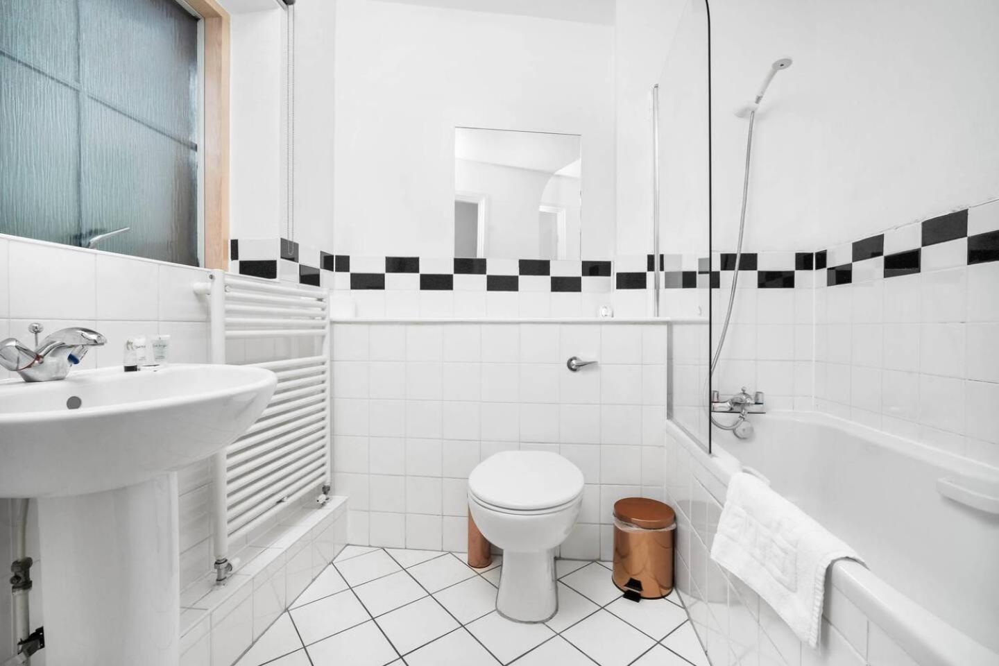 City Centre - Two Bedroom Apartment - Juliet Balcony - Secure Parking - Wifi - Smart Tv - Top Rated -33S برمنغهام المظهر الخارجي الصورة