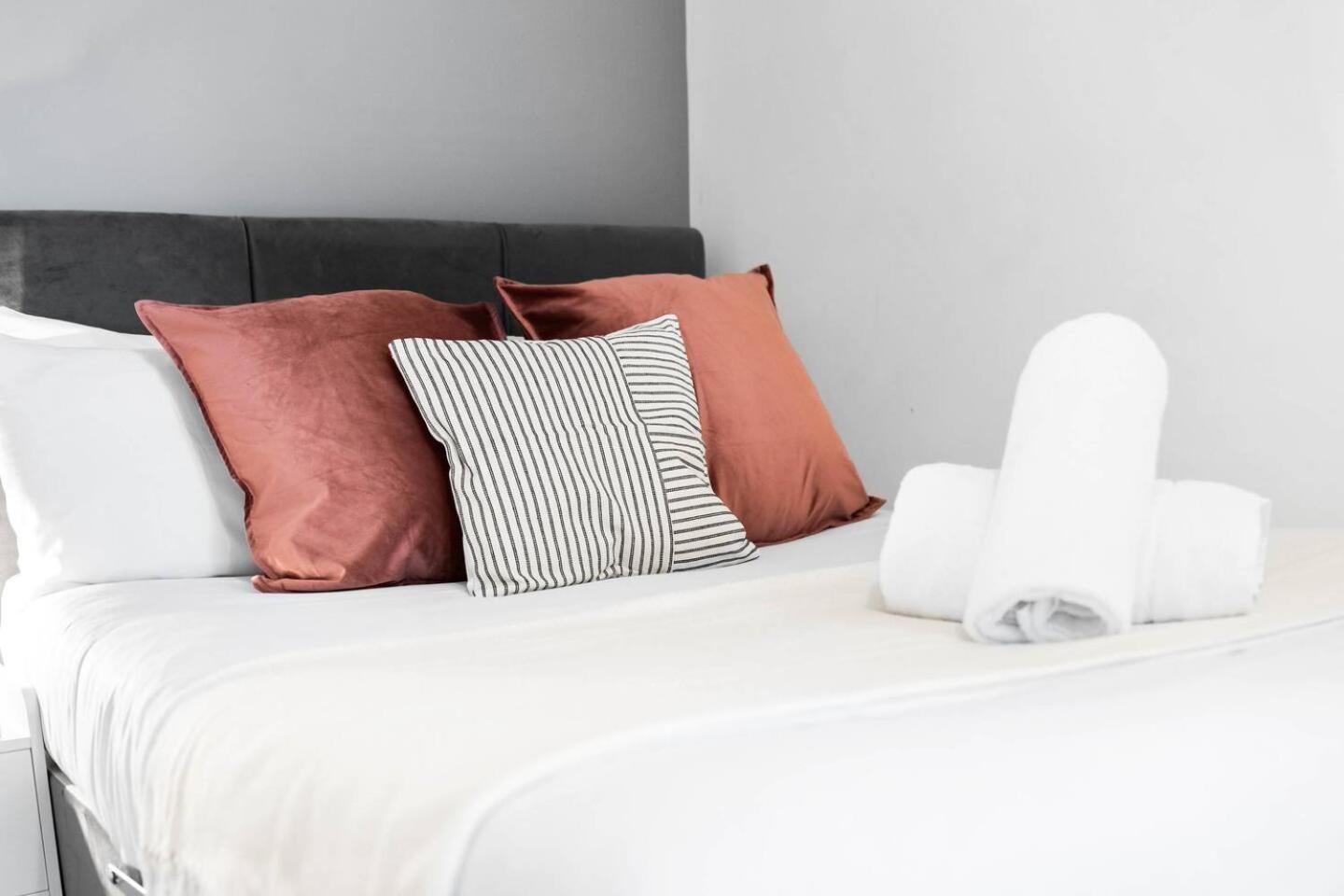 City Centre - Two Bedroom Apartment - Juliet Balcony - Secure Parking - Wifi - Smart Tv - Top Rated -33S برمنغهام المظهر الخارجي الصورة