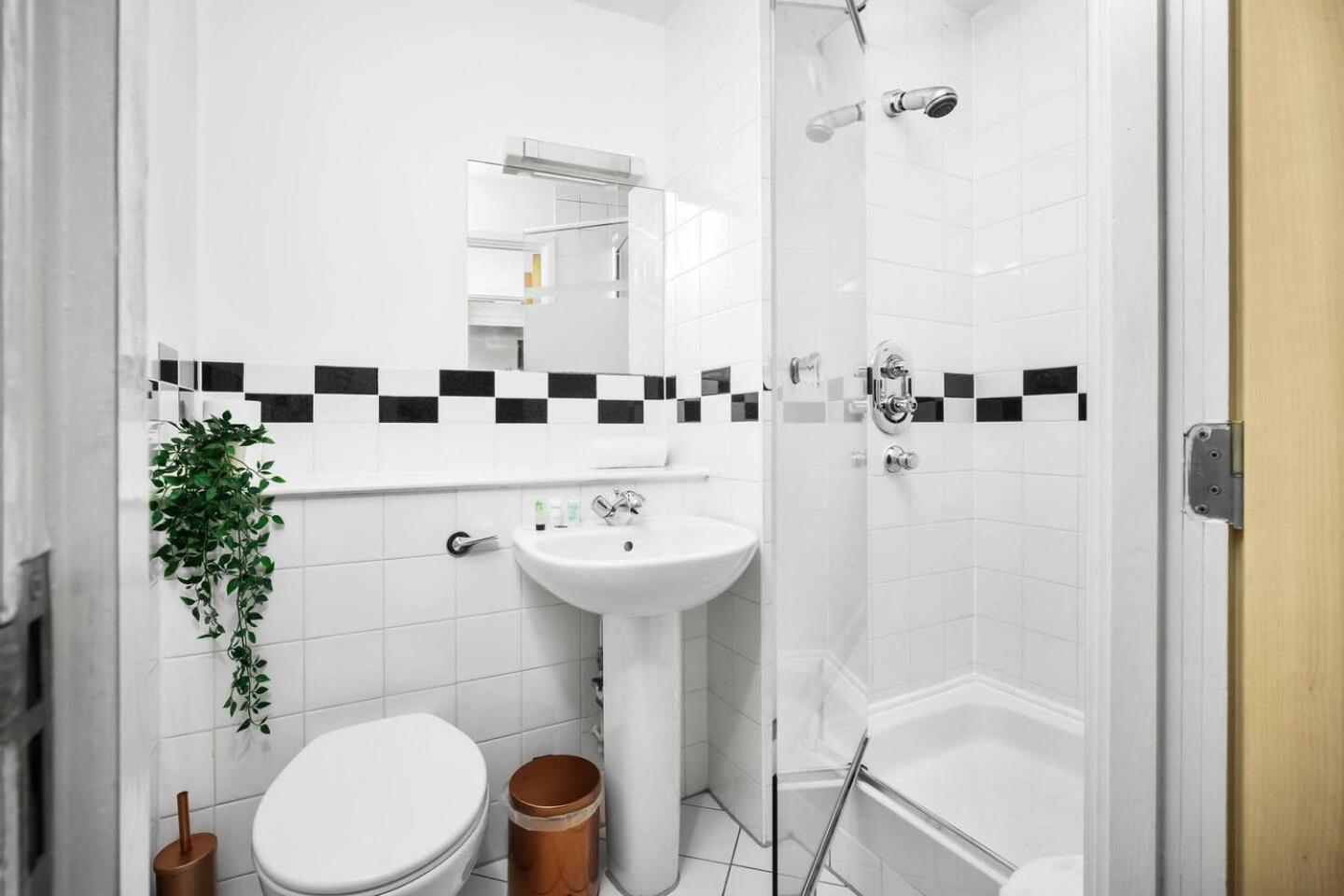 City Centre - Two Bedroom Apartment - Juliet Balcony - Secure Parking - Wifi - Smart Tv - Top Rated -33S برمنغهام المظهر الخارجي الصورة