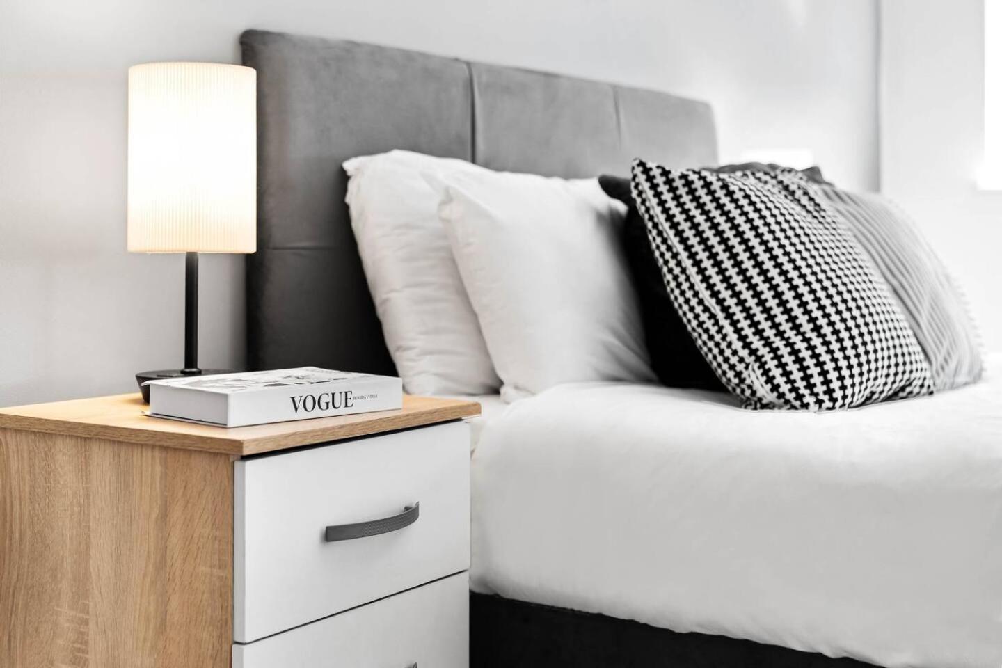 City Centre - Two Bedroom Apartment - Juliet Balcony - Secure Parking - Wifi - Smart Tv - Top Rated -33S برمنغهام المظهر الخارجي الصورة